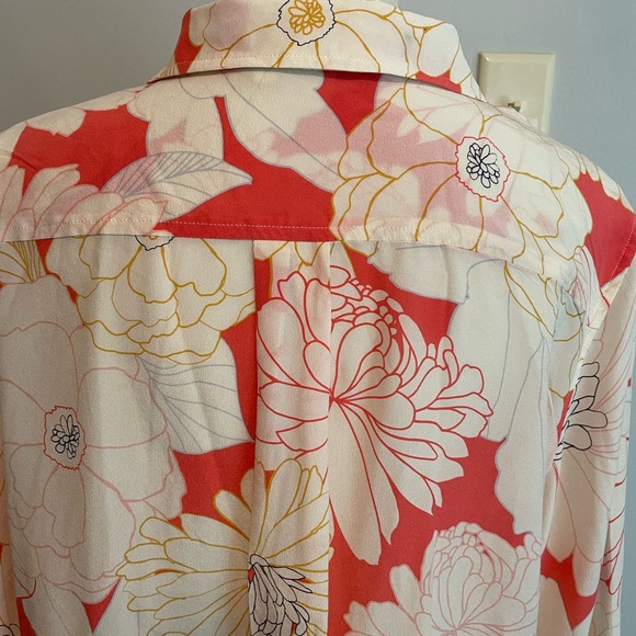 👚Spartina 100% Silk Blouse. Long Sleeves w/Floral Design. Button Down Front. - Picture 10 of 13